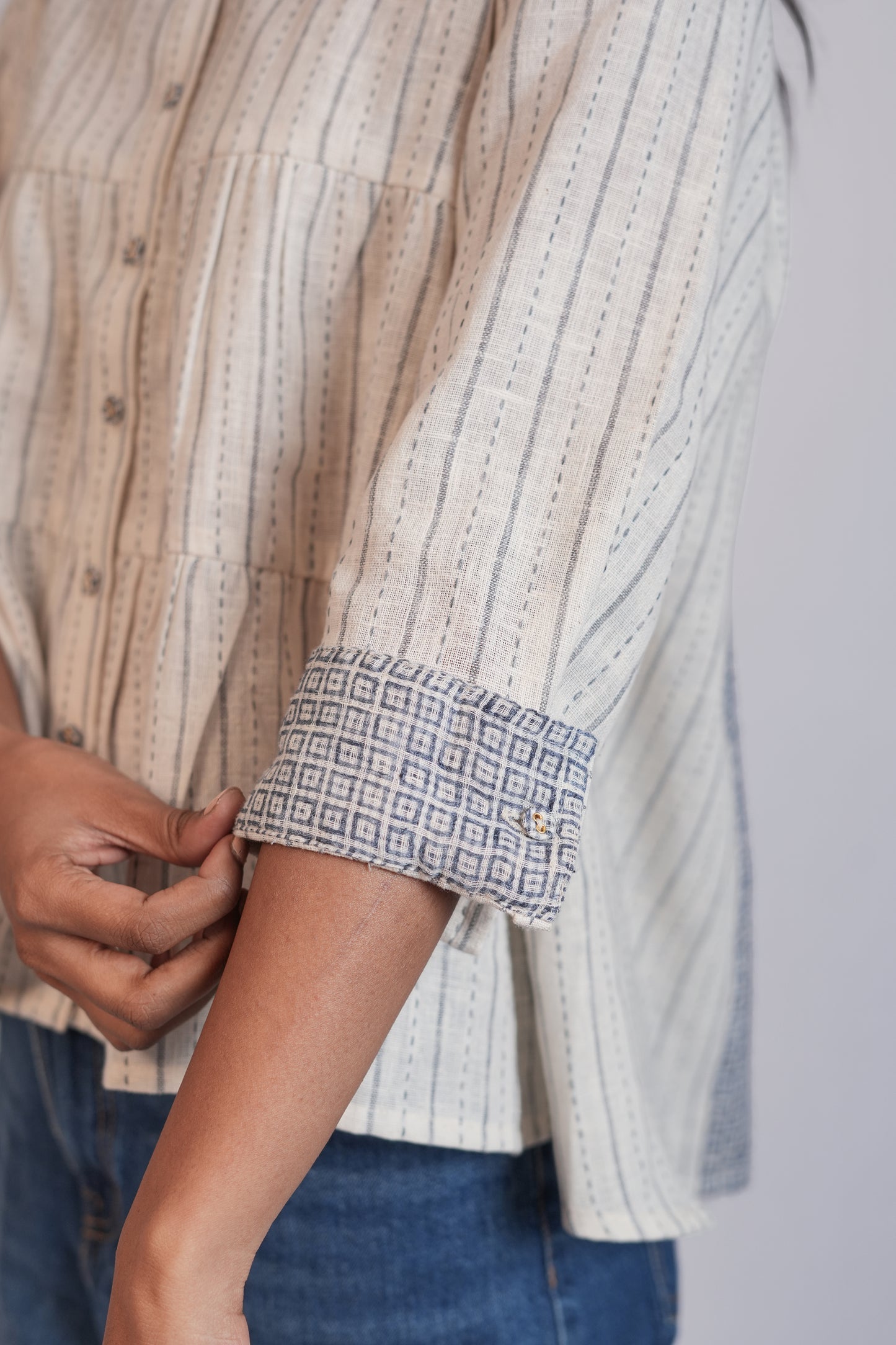 Arya - White/Blue